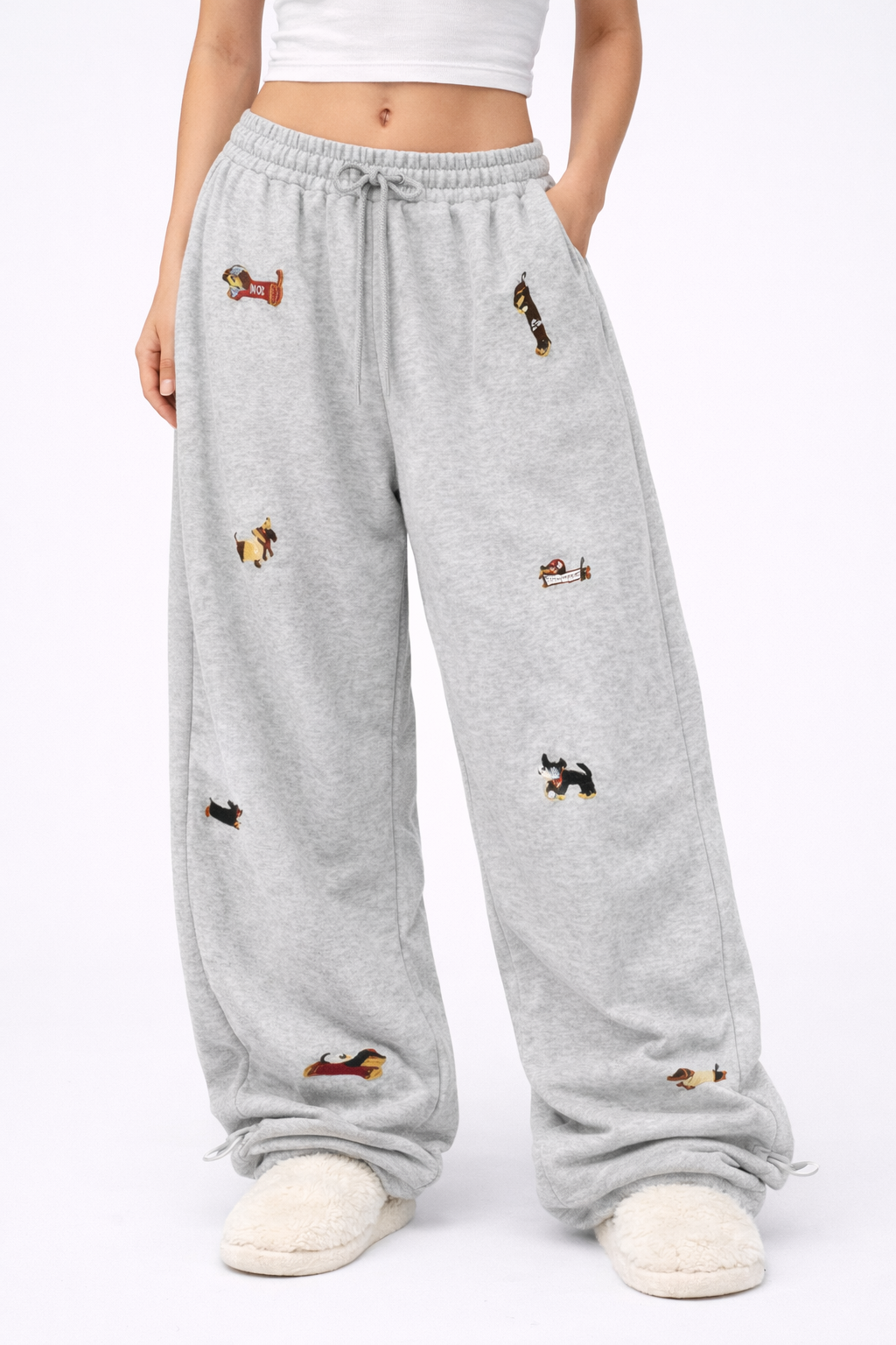 Carol | Barrel joggers with embroidered dogs