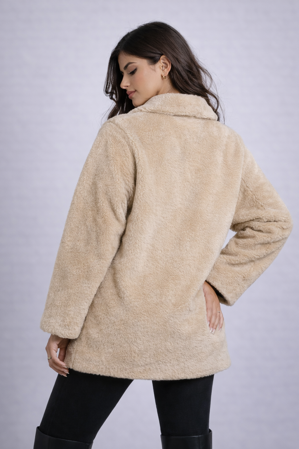 Johanna | Chaqueta fluffy  elegante, con cierre de botones y bolsillos funcionales