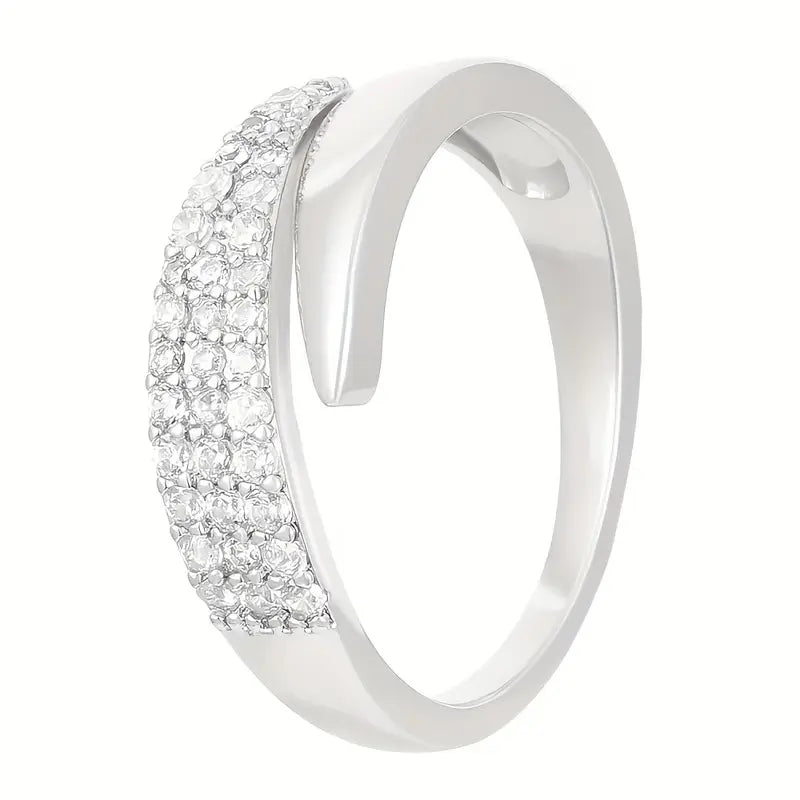 Elegant ring with Claudia gemstones