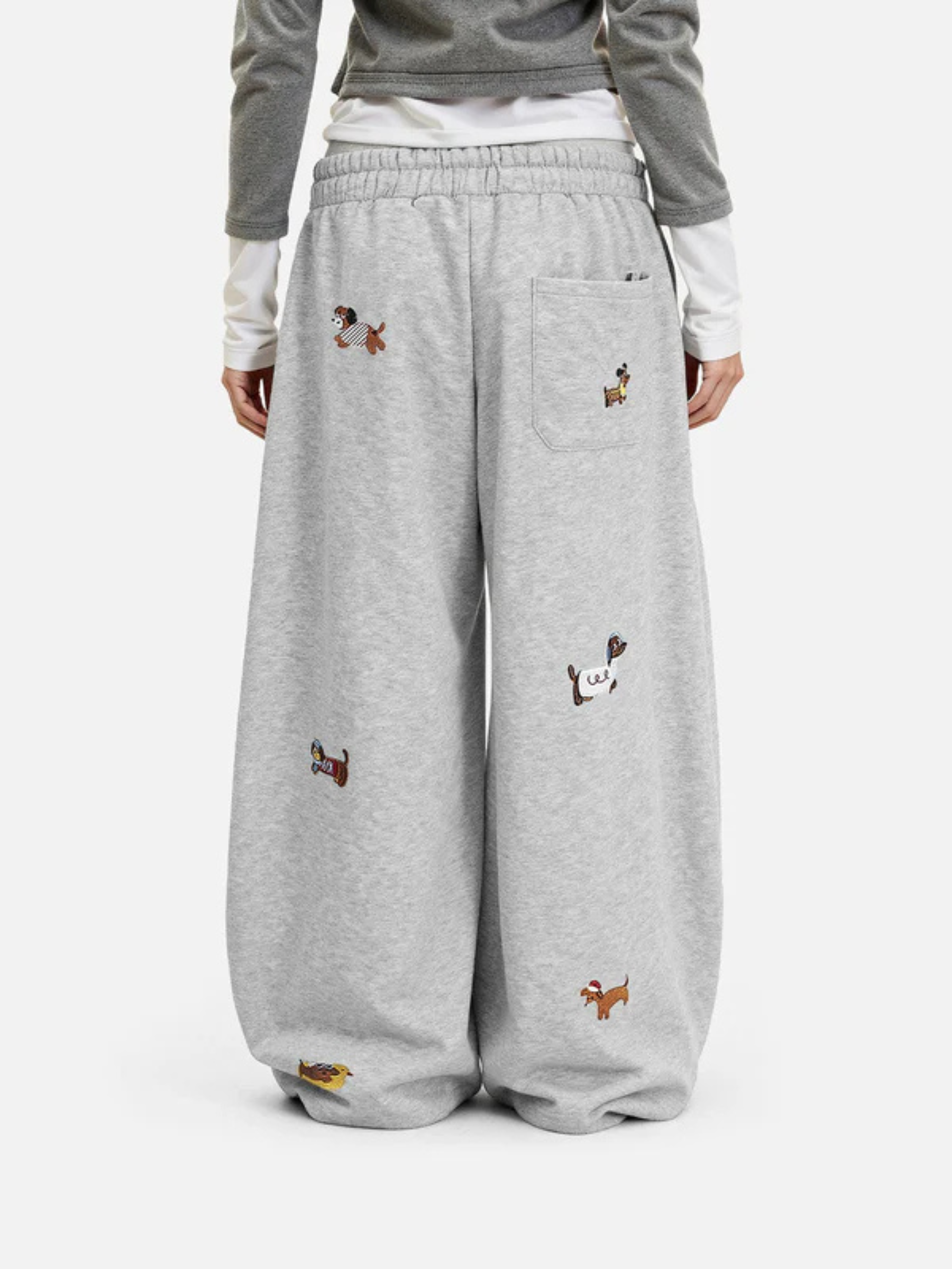 Carol | Barrel joggers with embroidered dogs
