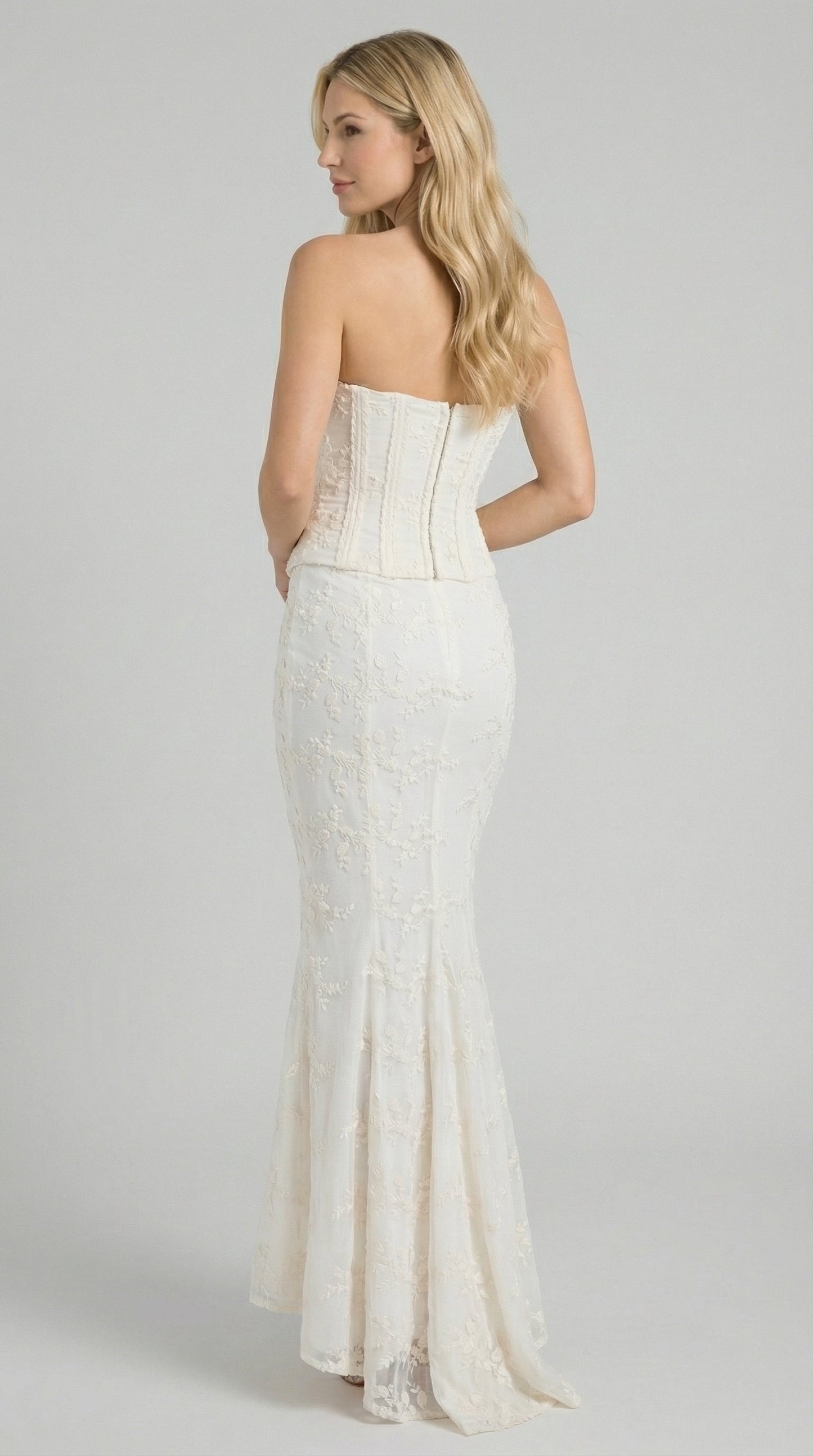 Anastasia | Vestido largo de encaje con corsé