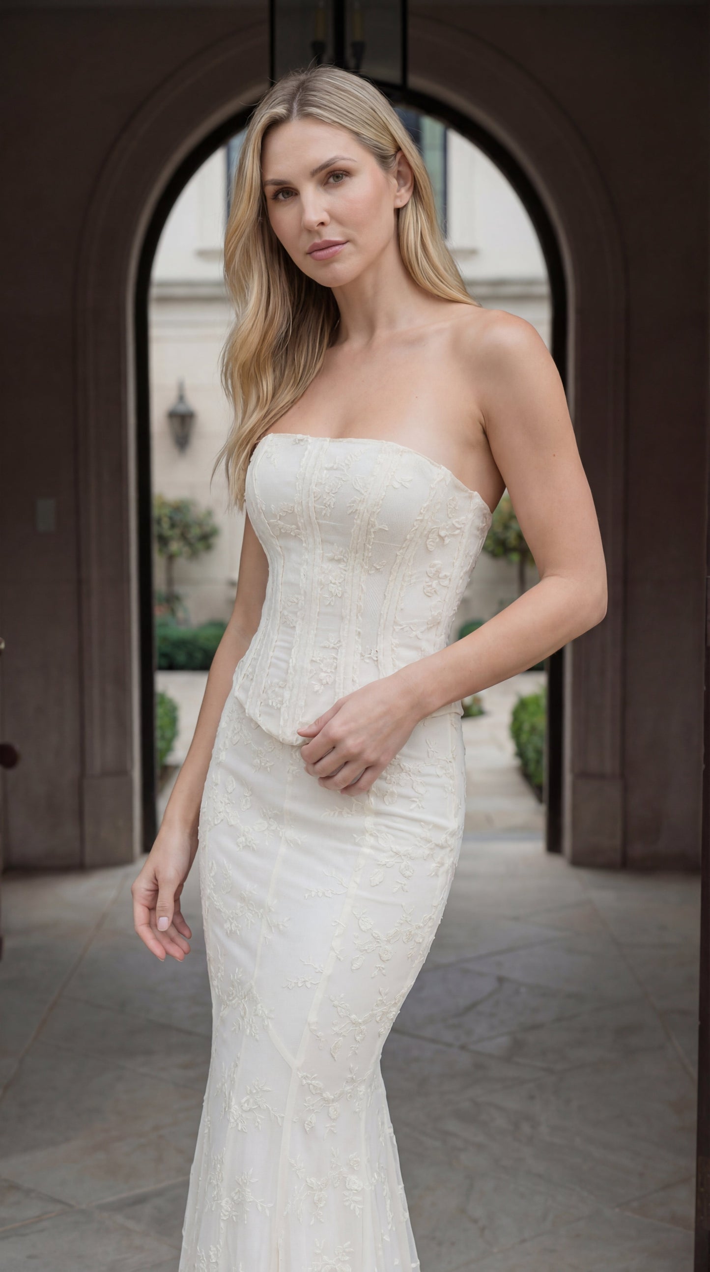 Anastasia | Vestido largo de encaje con corsé