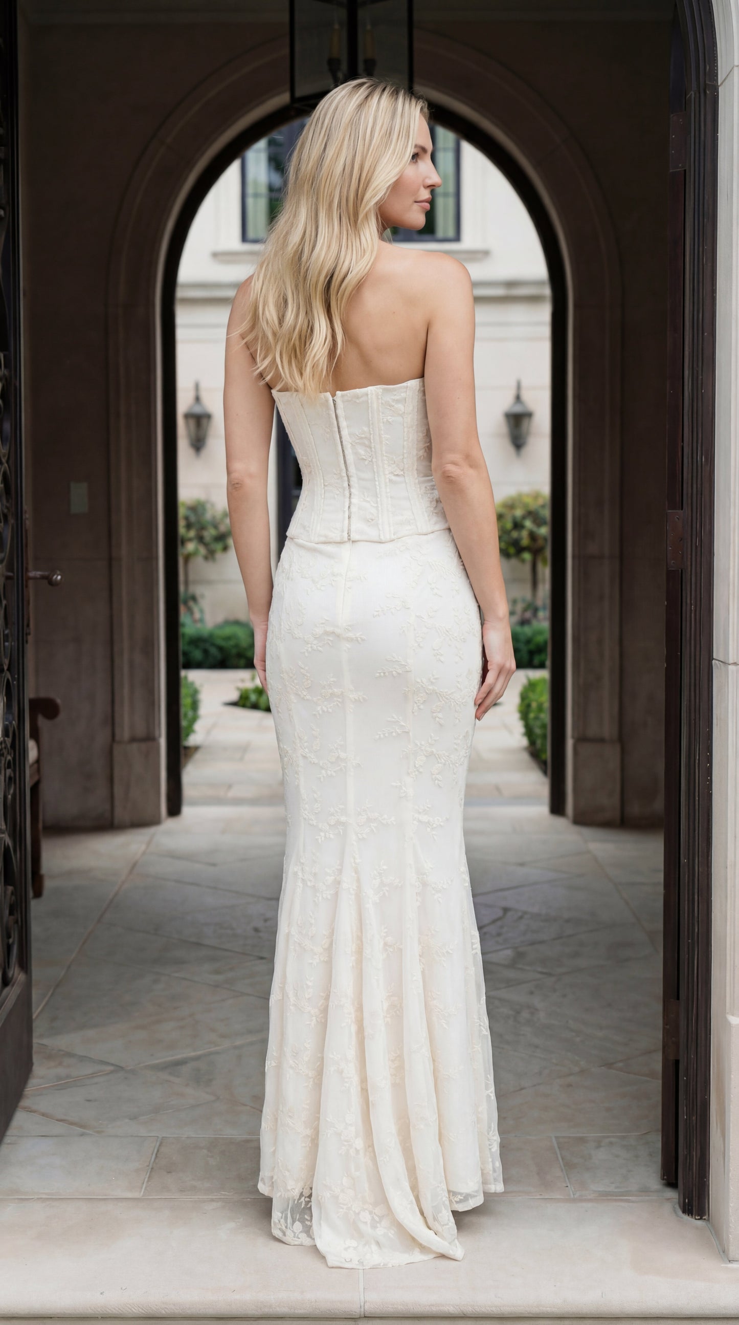 Anastasia | Vestido largo de encaje con corsé
