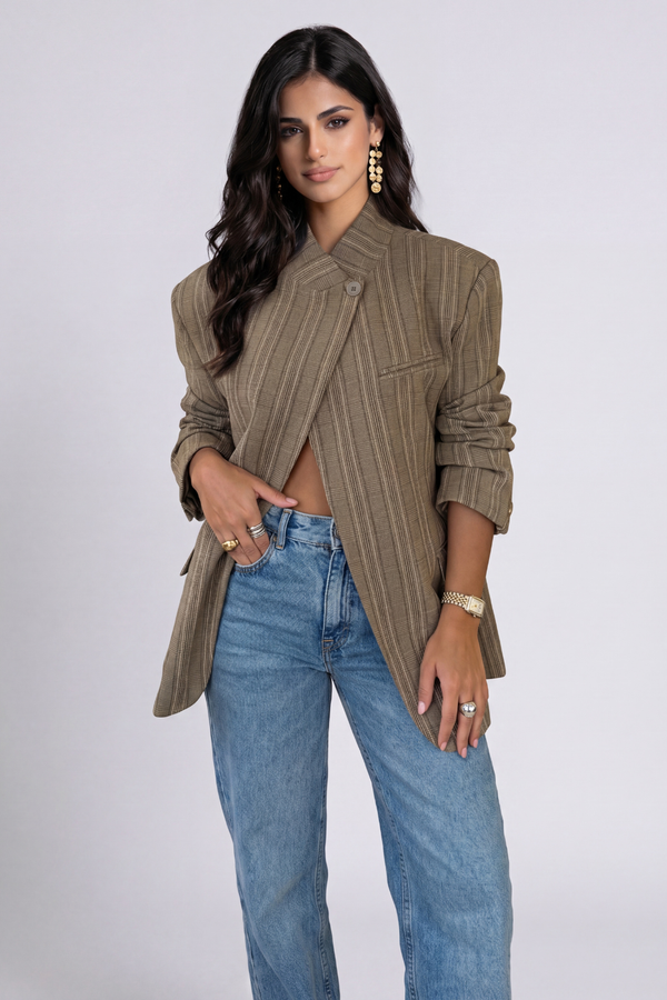 Lorenna | Blazer Asimétrico de Cuadros Taupe