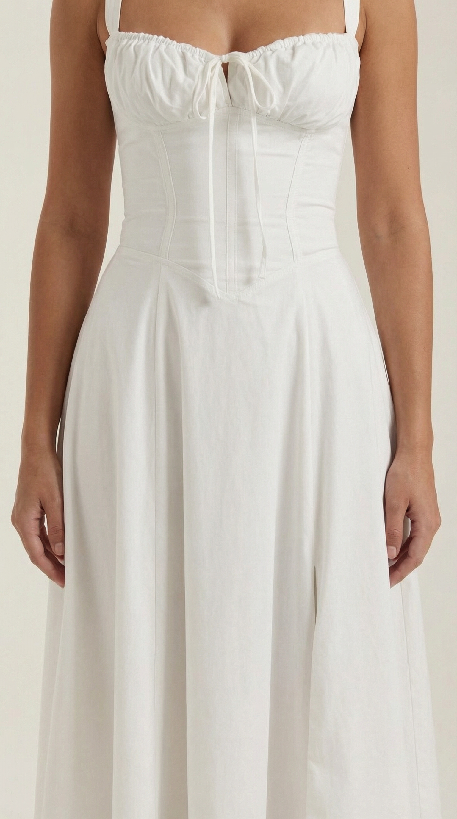 Jade-colored midi dress with laces