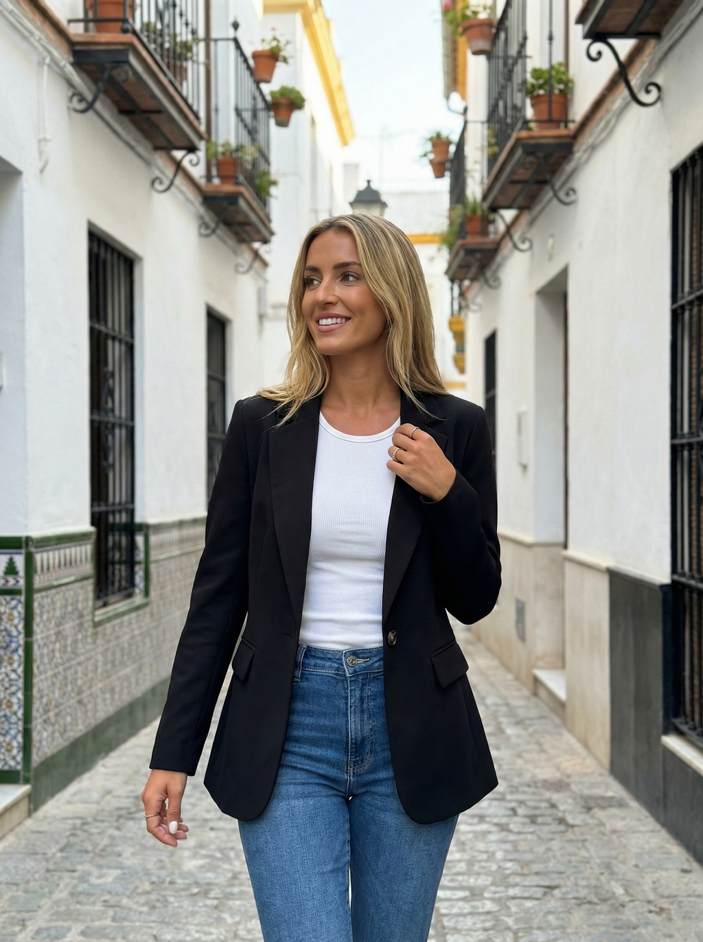 Elegant executive blazer with tortoiseshell button